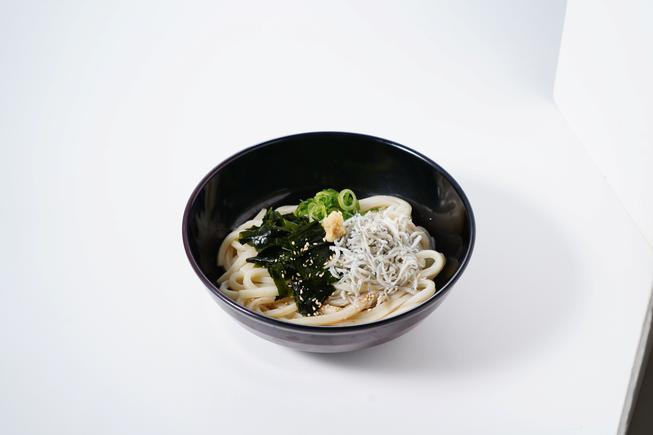 冷やしうどん（淡路島産しらす添え）