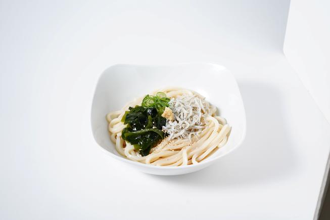 冷やしうどん（淡路島産しらす添え）