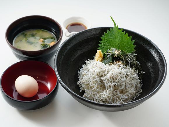 釜揚げしらす丼（さくら卵）