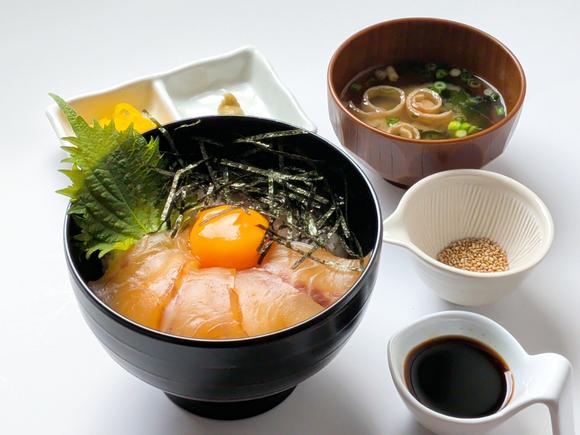 瀬戸田PA（上り)　愛媛県産 真鯛丼